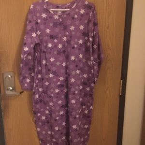 DREAMS co purple snowflake nightgown small